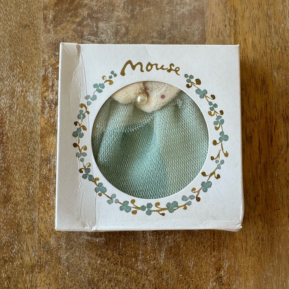 Maileg queen outfit NEw